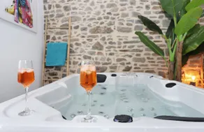 Sweet Dreams – Fougères Apartment with Jacuzzi - Image 3