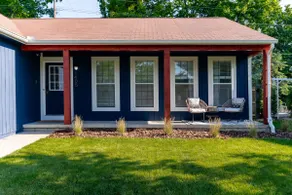 Art-Filled Ann Arbor Home, Walk to Stadium - Image 2
