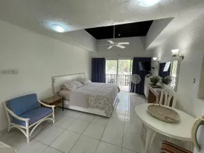 4 min drive to beach | studio apartment with pool - Image 2