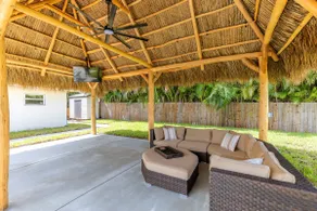 3 Bed, 3 Bath. Heated pool. 1 mile from beach! - Image 5