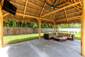 3 Bed, 3 Bath. Heated pool. 1 mile from beach! - Image 4