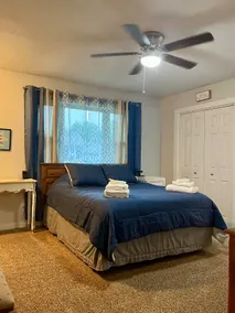 Cheerful 3 bedroom home in a quiet neighborhood. - Image 4