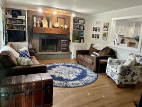 Cheerful 3 bedroom home in a quiet neighborhood. - Image 2