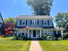 The Blue House with Lake Views - Image 2