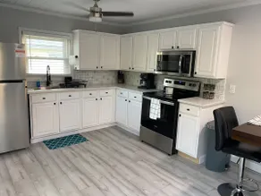 Completely Remodeled 2/1. 3 min to beach w/ dock. - Image 4