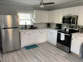 Completely Remodeled 2/1. 3 min to beach w/ dock. - Image 2