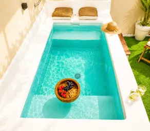 Romantic Oasis. With a swimming pool and private barbecue. - Image 2