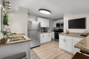 Modern 1 BR Basement Suite Near LakePoint & KSU - Image 3