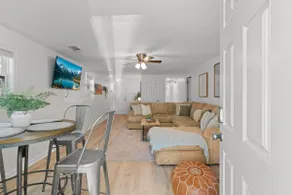 Modern 1 BR Basement Suite Near LakePoint & KSU - Image 4