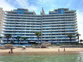 Beautiful oceanfront apartment, 3 bedrooms. - Image 2