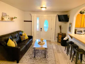 Cozy 3BR | LargeFamily & Pets | Near Park & Events - Image 4