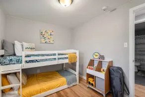 Modern Westminster retreat w/ game room - Image 4