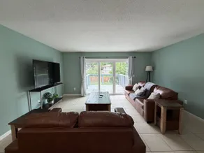 3 Bedroom 1.5 Bath Private Townhouse - Image 3