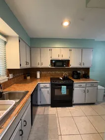 3 Bedroom 1.5 Bath Private Townhouse - Image 5