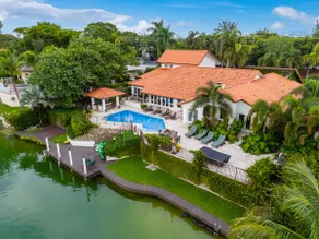 Miami Lux Lake Front Retreat - Image 2