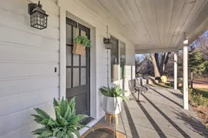 Grand Porch & Peaceful Setting! Luna Farmhouse - Image 4