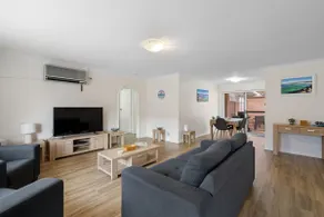 Number 4 at 27 South Street - Image 2