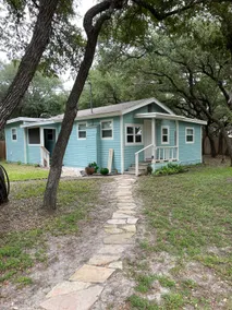 Salty Lola’s *huge fenced yard* - Image 4