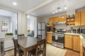 Spacious Home Steps From NYC | Free Parking - Image 5
