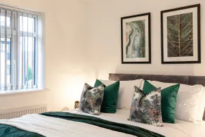 Luxurious Spacious Home With Parking And Garden - Image 2