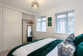 Luxurious Spacious Home With Parking And Garden - Image 4