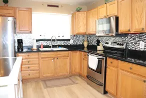 Perfect family home <15 min strip/convention ctr - Image 5