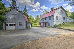 All-Season Sanctuary: Steps to Moosehead Lake - Image 3