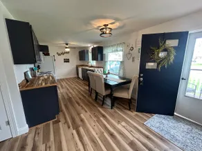 AMAZING Lake Road location!!! - Image 4
