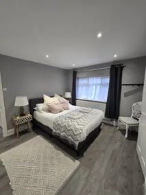Modern Racecourse apt w/ parking within city walls - Image 2