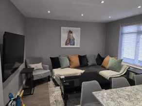 Modern Racecourse apt w/ parking within city walls - Image 4