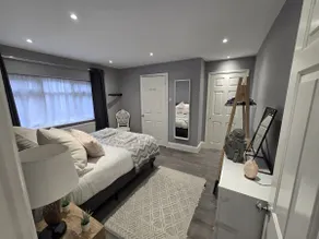 Modern Racecourse apt w/ parking within city walls - Image 5
