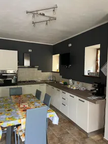 Sunflower chalet with barbecue and free parking - Image 3