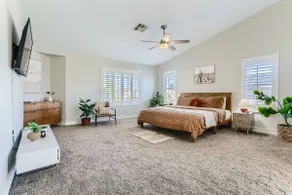 Spacious Luxury Family Retreat with Lap Pool - Image 4