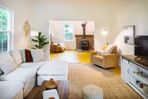Charming, historic farm/beach retreat - Image 2
