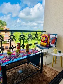 Stylish 1BHK- Comfy Bed, Clean Washroom & Wi-Fi - Image 4