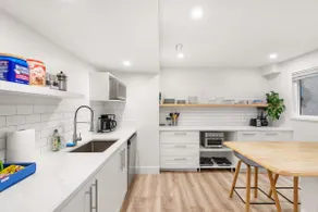 Spacious 3BR Near Transit with AC - Image 4
