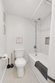 Spacious 3BR Near Transit with AC - Image 5