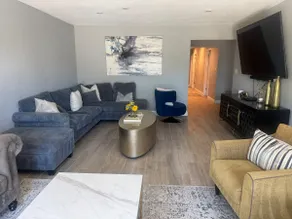 Spacious & cozy 4 bedroom w/ 2king bed large TV’s - Image 3
