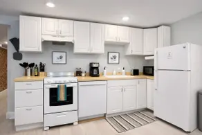 Steps to Metro | Capitol Hill | Sleeps 4 - Image 4