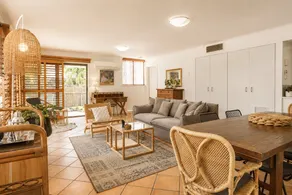 Paradise plantation on Noosa Hill 143NI - Image 5