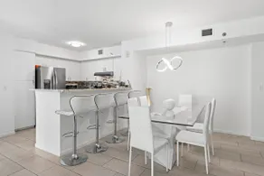 Yacht Club Miami Suite 2BR/2BA w/Pool+Free Parking - Image 2
