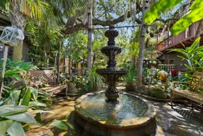 Carriage House in the trees, walk to downtown - Image 4