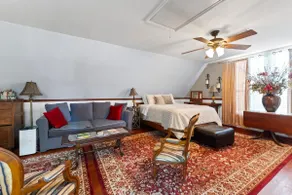 Carriage House in the trees, walk to downtown - Image 3
