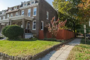 Bright DC Garden Suite with Patio - Image 4
