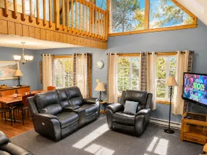Visit Willow’s Place! All season Pocono Retreat!  Kayaks, Canoes and Pedal Boat! - Image 4
