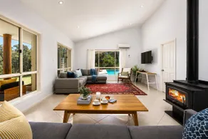 Luxury 6BR Retreat Hunter Valley - Image 2