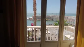 Suite beachfront near the station and Port, 5 beds - Image 3