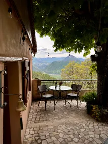 Cottage with terrace and stunning views - Image 2