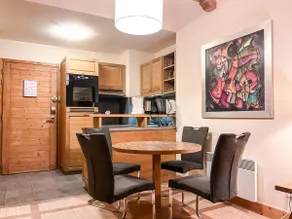 Beautiful one-bedroom apartment with fireplace and stunning views - Image 2