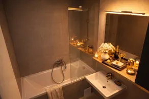 Apart B&V 108 Coresi | Balcony & Free Parking - Image 5